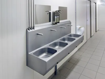 EWG-4S-Deluxe-soap-dispensers-and-Dyson-Airblade (1)