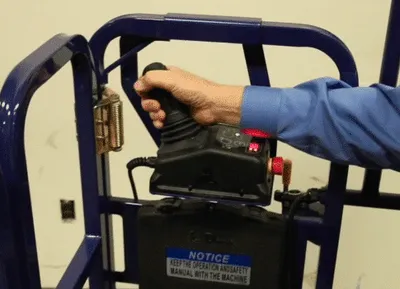 Ballymore PS-15D maintenance lift shown from an alternate angle