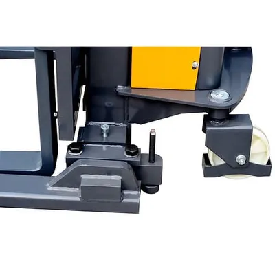 EKKO EA15B Semi-Electric Straddle Stacker 2