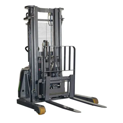 Lithium Walkie Reach Truck ER15-216LI, 3,300 lbs.
