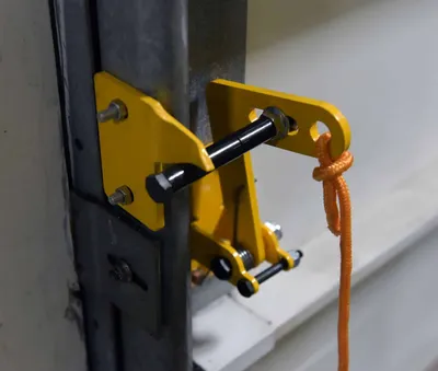 Vestil DR-LOCK Automatic Overhead Door Lock 1