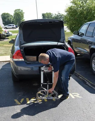 Vestil FHC-250 hand truck shown from an alternate angle