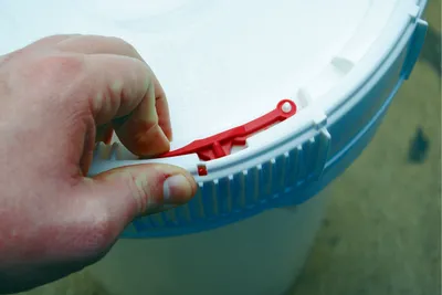 Vestil PAIL-SCR-65-W shown from an alternate angle