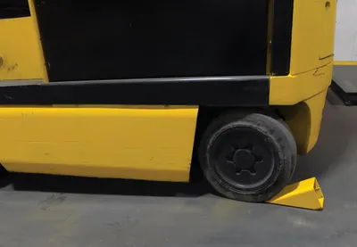 Vestil SWC-9 Steel Wheel Chock 4
