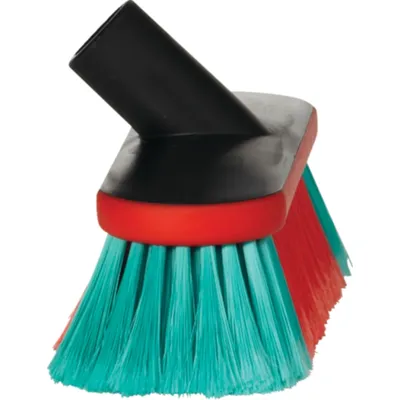 Vikan Vehicle Brush Waterfed 8.9 Inch Soft/split Black