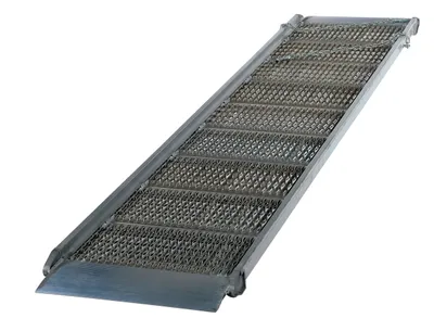 Vestil Aluminum Grip-Strut Walk Ramps 108-1/2 In. x 29-3/8 In. 2800 Lb. Capacity Silver